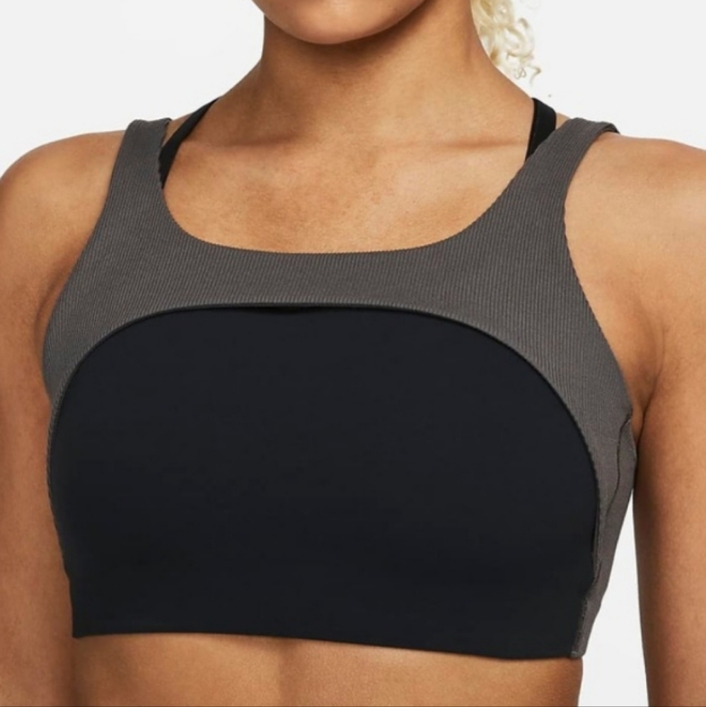 NWT Women's Nike Yoga sports bra